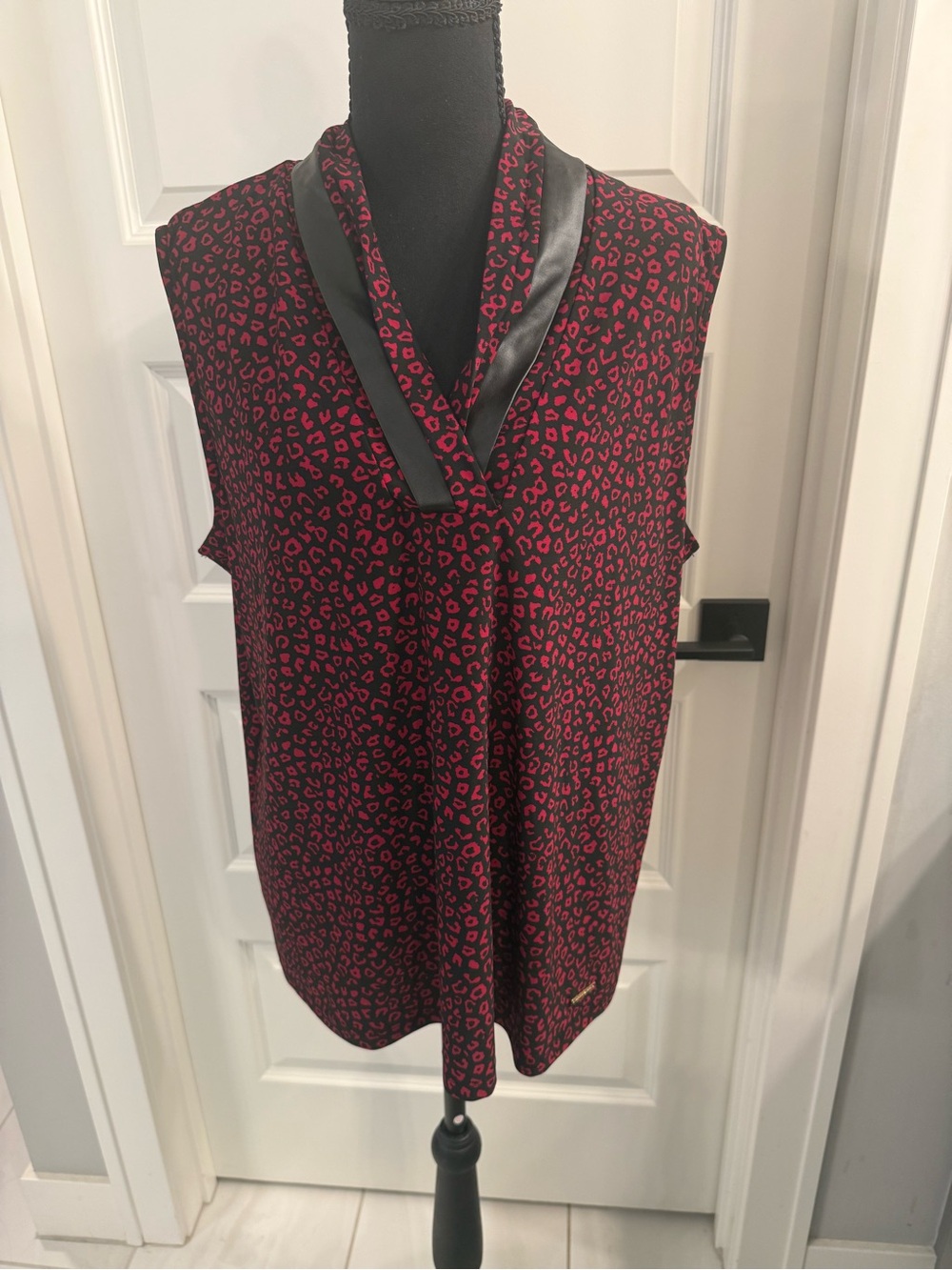 Anne Klein Burgundy and Black Leopard Print Sleeveless V-Neck Camisole NWT